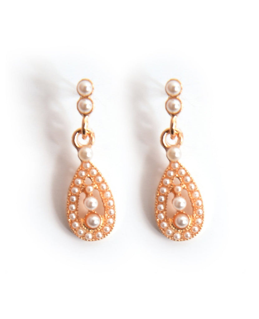 Elegant pearls earrings