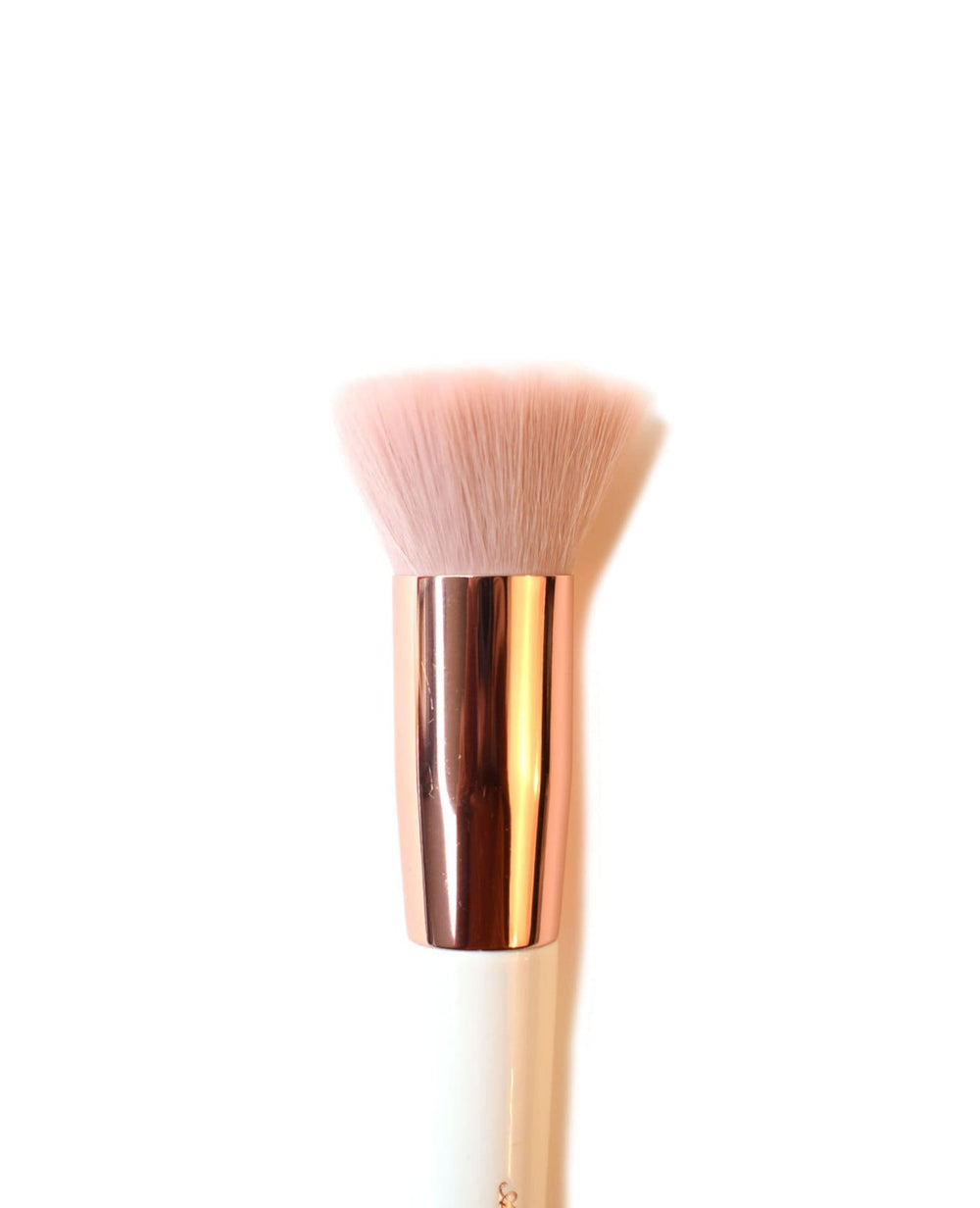 Amor Us Luxe Basics-210 Embossed Face Brush